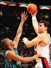 Arvydas Sabonis, Elden Campbell