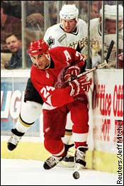 Chris Chelios, Darryl Sydor