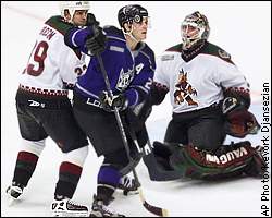 Luc Robitaille, Bob Essensa